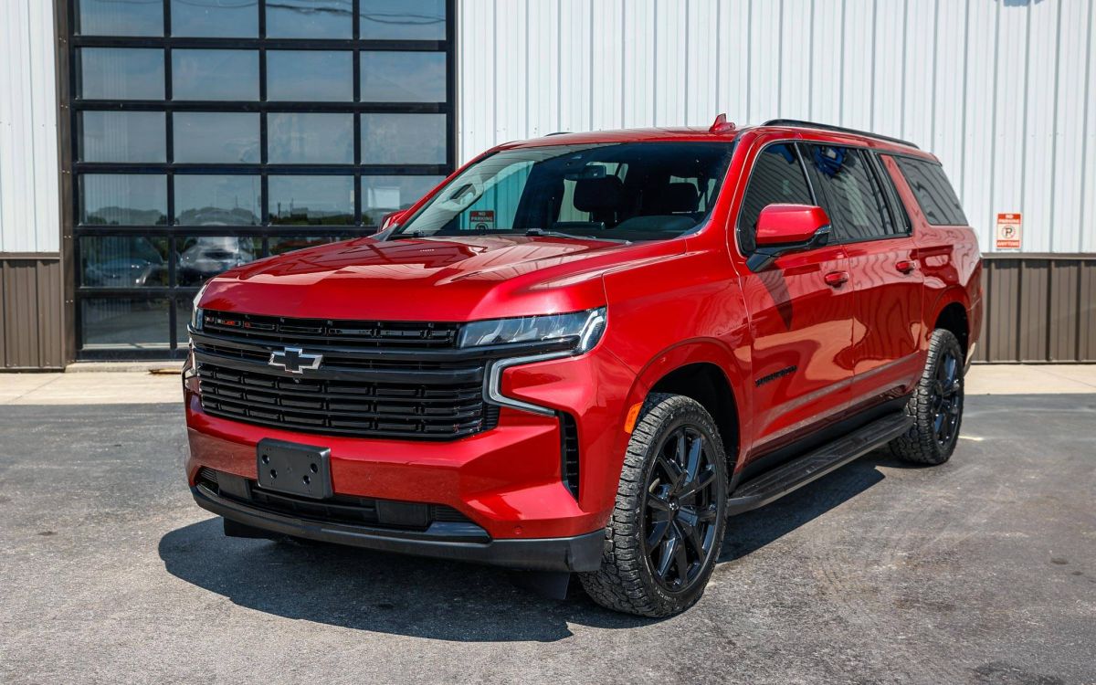 2021 Chevrolet Suburban RST's photo