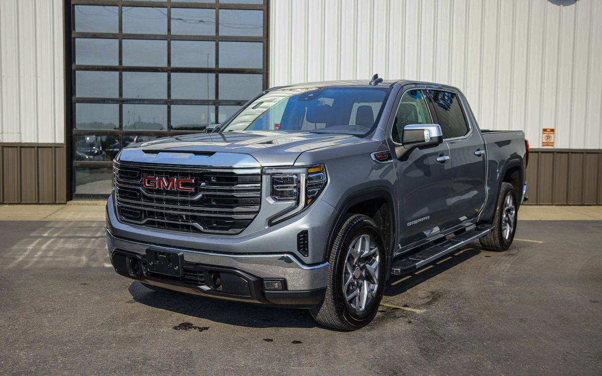 2023 GMC Sierra 1500 SLT's photo