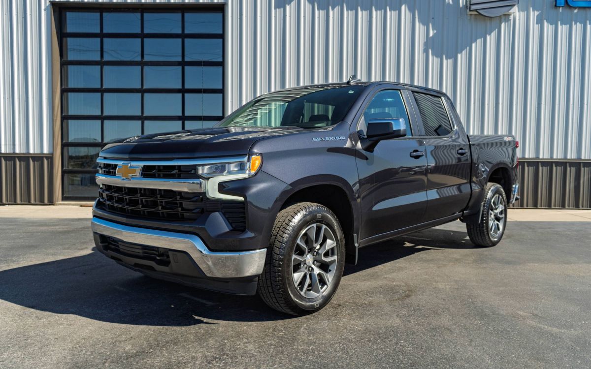 2024 Chevrolet Silverado 1500 LT's photo