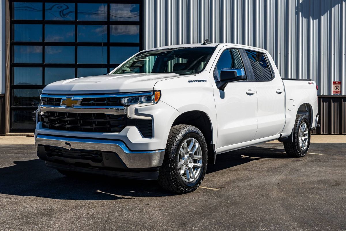 2023 Chevrolet Silverado 1500 LT's photo