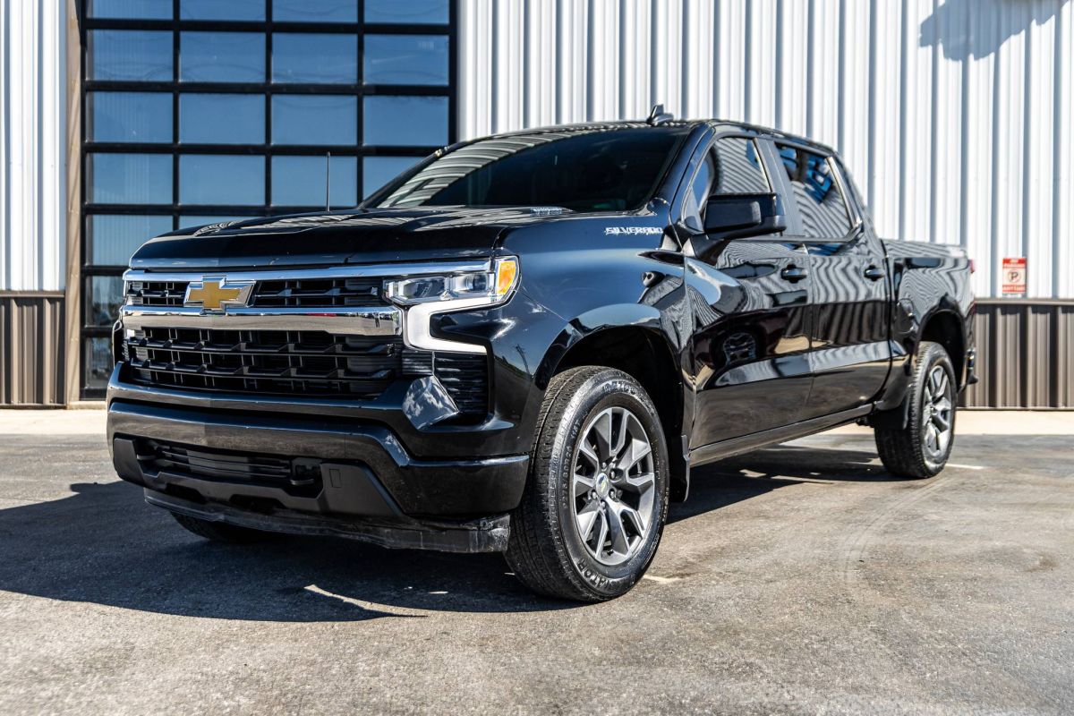 2025 Chevrolet Silverado 1500 LT's photo