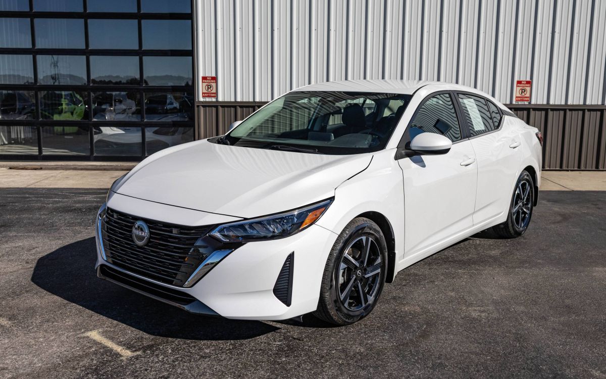 2024 Nissan Sentra SV's photo