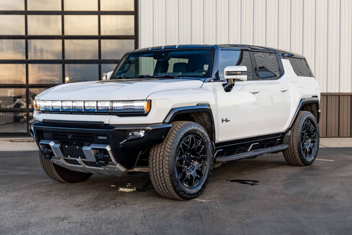 2025 GMC HUMMER EV 2X's photo
