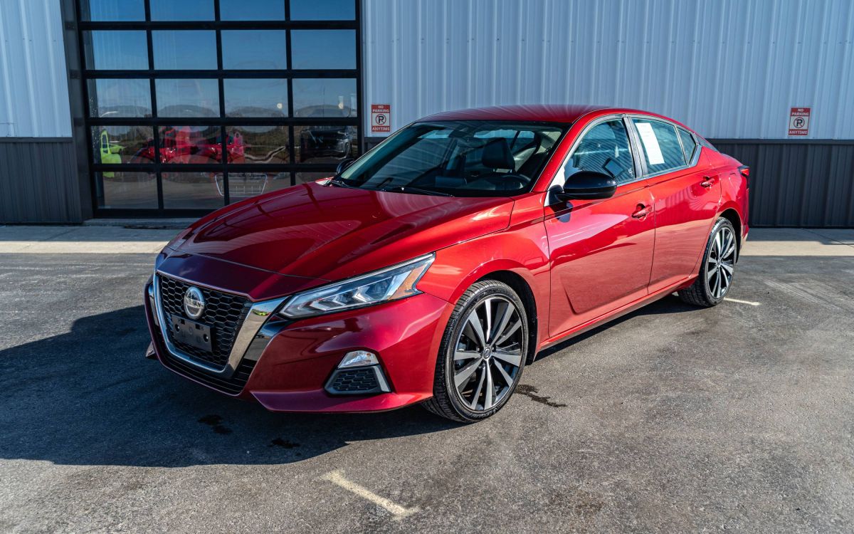 2021 Nissan Altima SR's photo