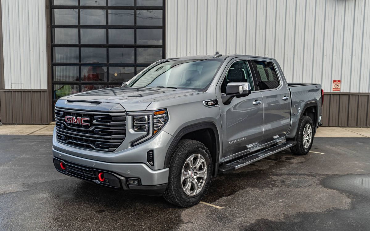 2024 GMC Sierra 1500 SLT's photo
