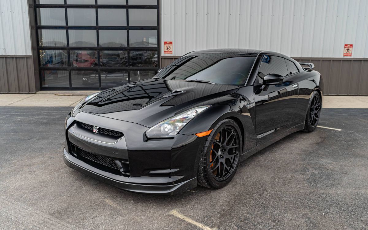 2009 Nissan GT-R Premium's photo