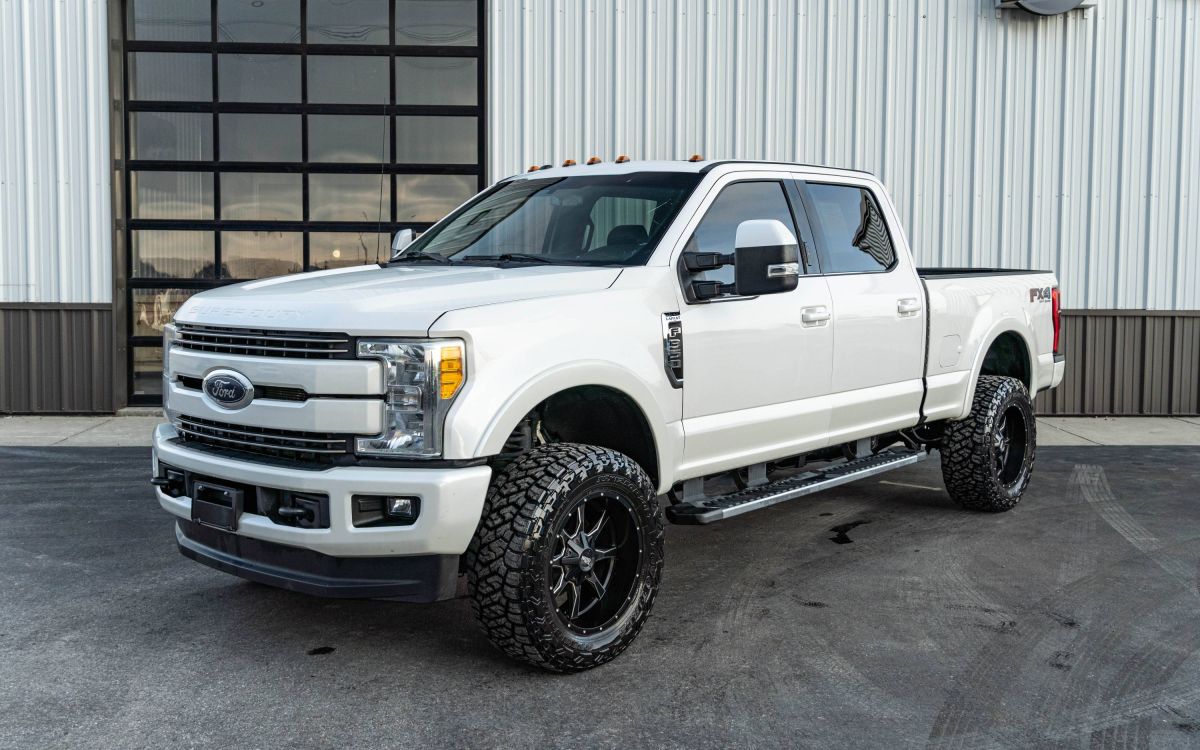 2017 Ford F-350 Super Duty Lariat's photo
