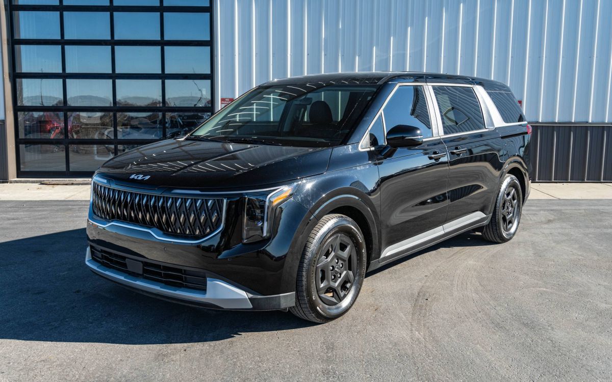2026 Kia Carnival LXS's photo