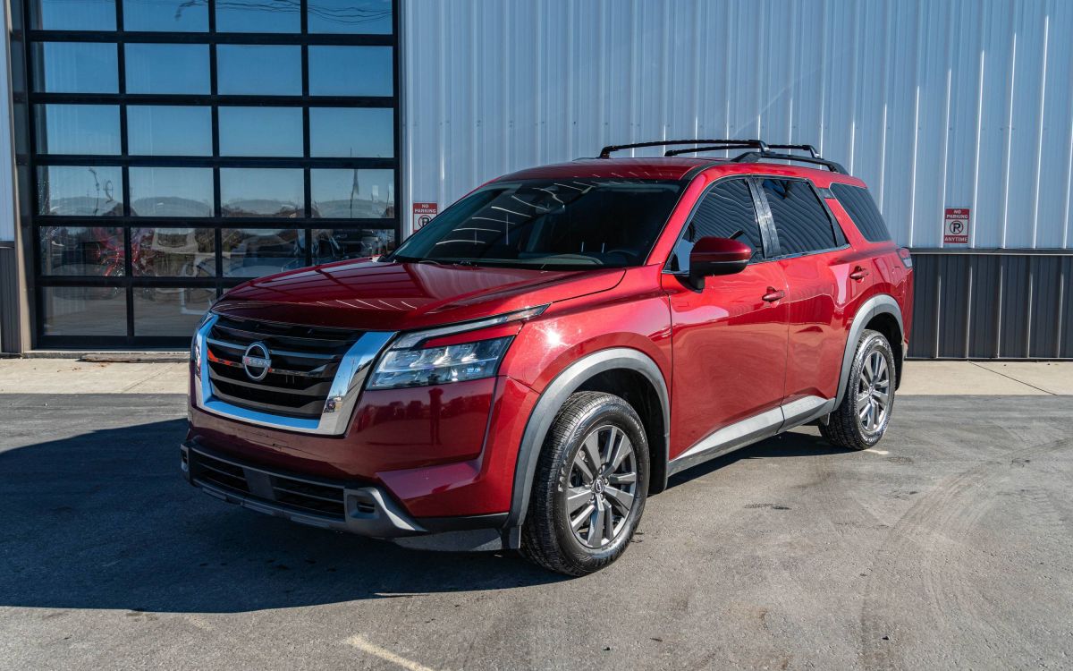 2022 Nissan Pathfinder SV's photo