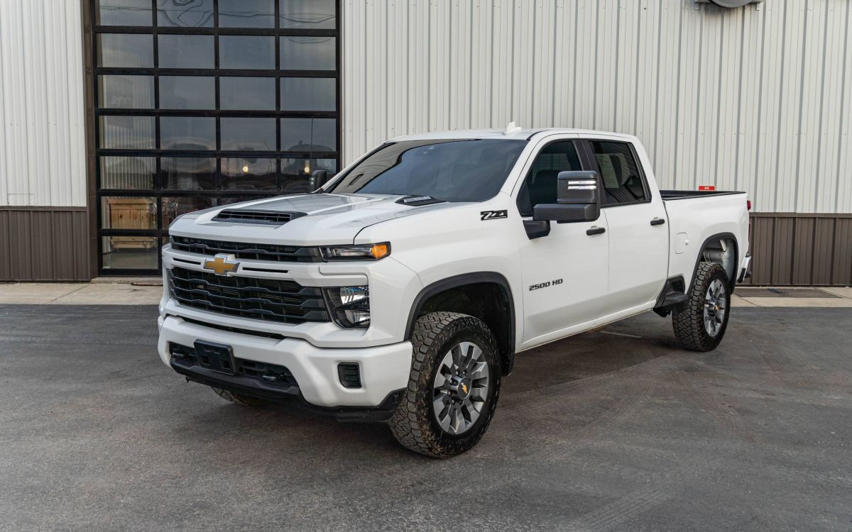 2024 Chevrolet Silverado HD Custom's photo