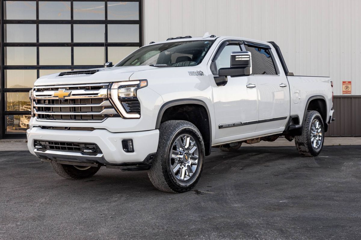 2024 Chevrolet Silverado HD High Country 4WD Crew Cab Long Box SRW's photo