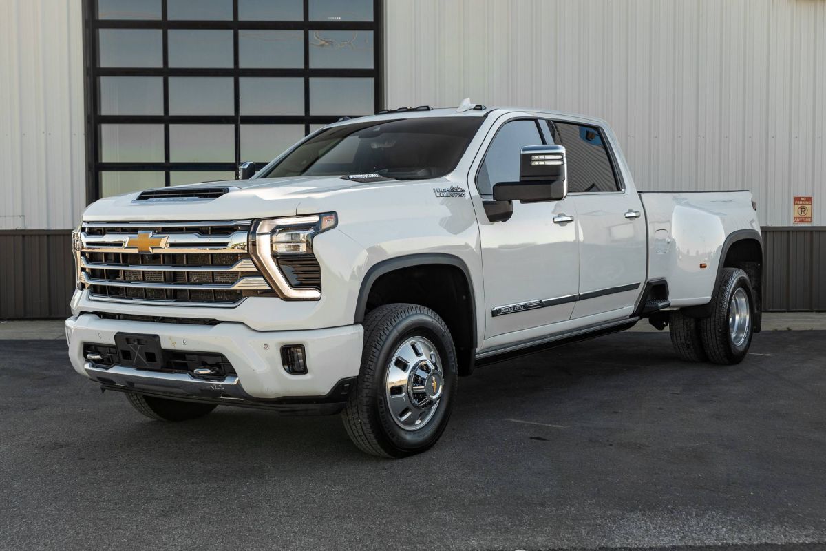2024 Chevrolet Silverado HD High Country 4WD Crew Cab Long Box DRW's photo