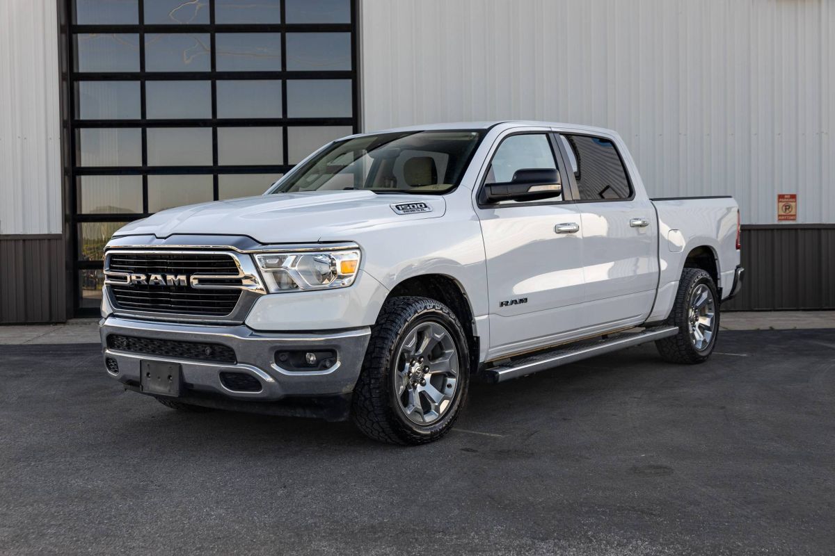 2019 RAM 1500 Big Horn/Lone Star 4x4 Crew Cab 5'7's photo