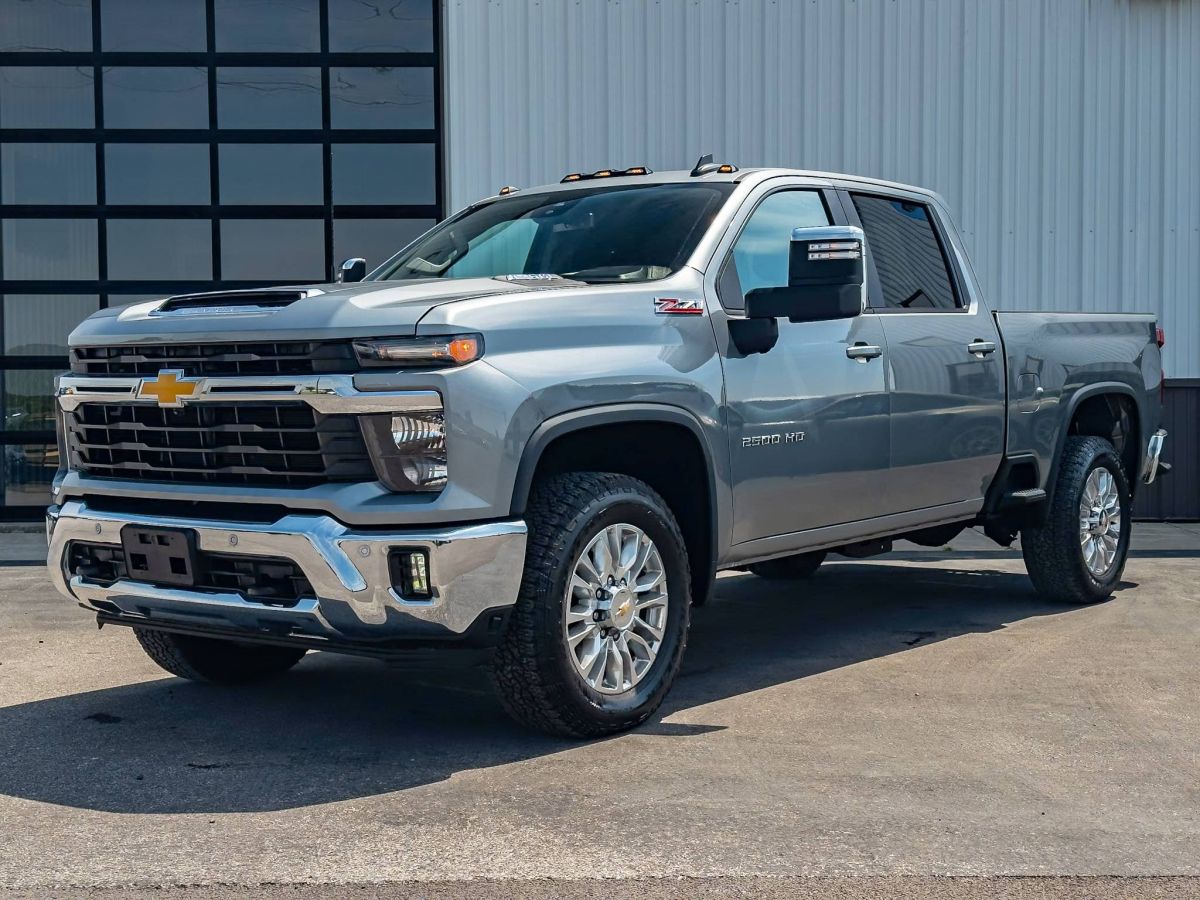 2025 Chevrolet Silverado HD LT 4WD Crew Cab Standard Box's photo