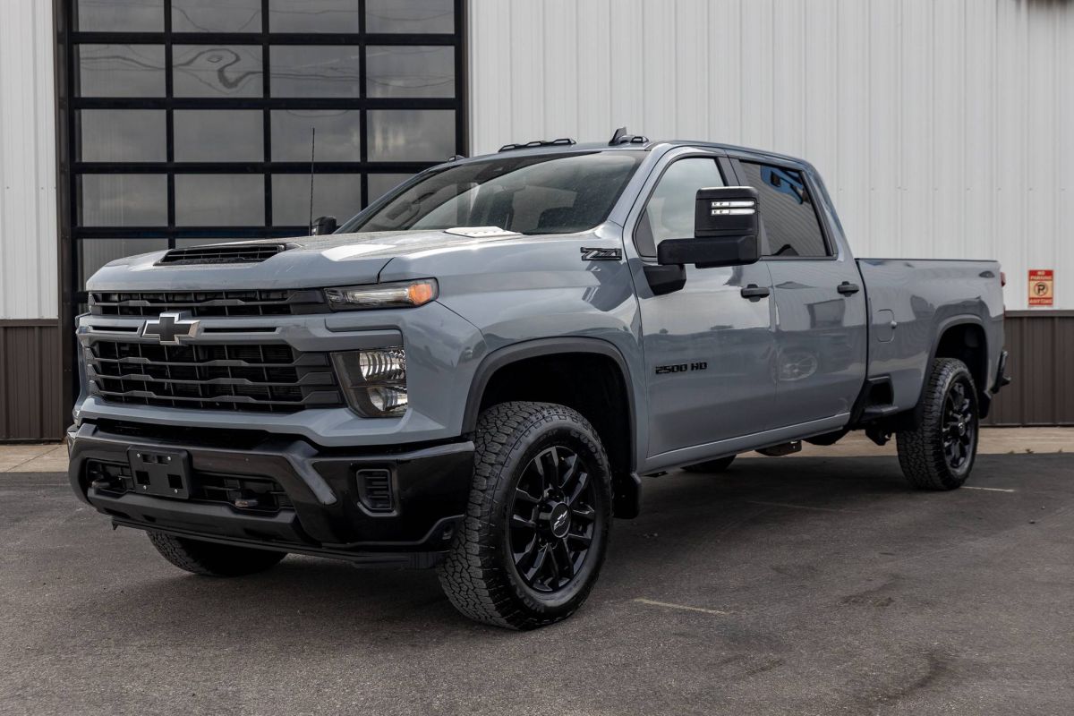 2025 Chevrolet Silverado HD Custom 4WD Crew Cab Standard Box's photo