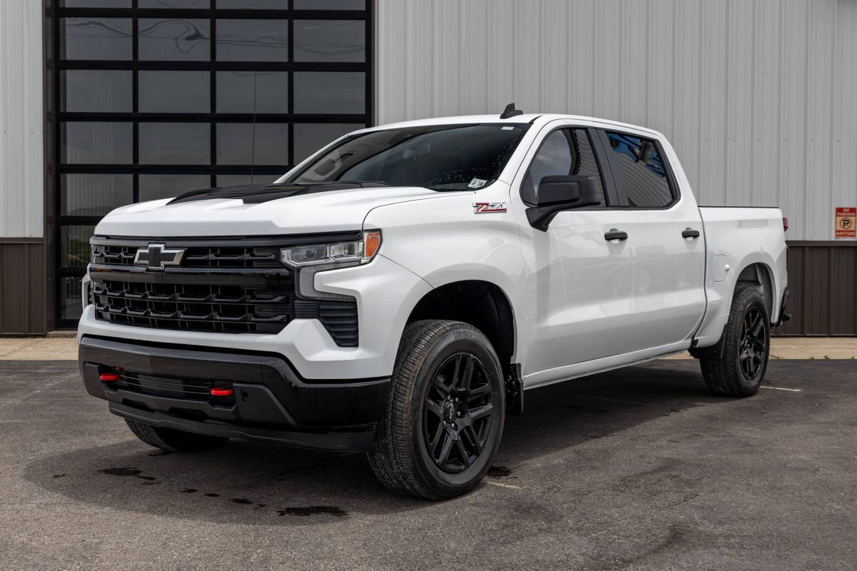 2023 Chevrolet Silverado 1500 Custom Trail Boss 4X4 Crew Cab Short Box's photo