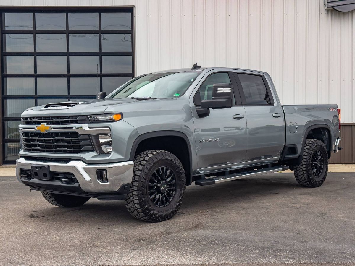 2025 Chevrolet Silverado HD LT 4WD Crew Cab Standard Box's photo