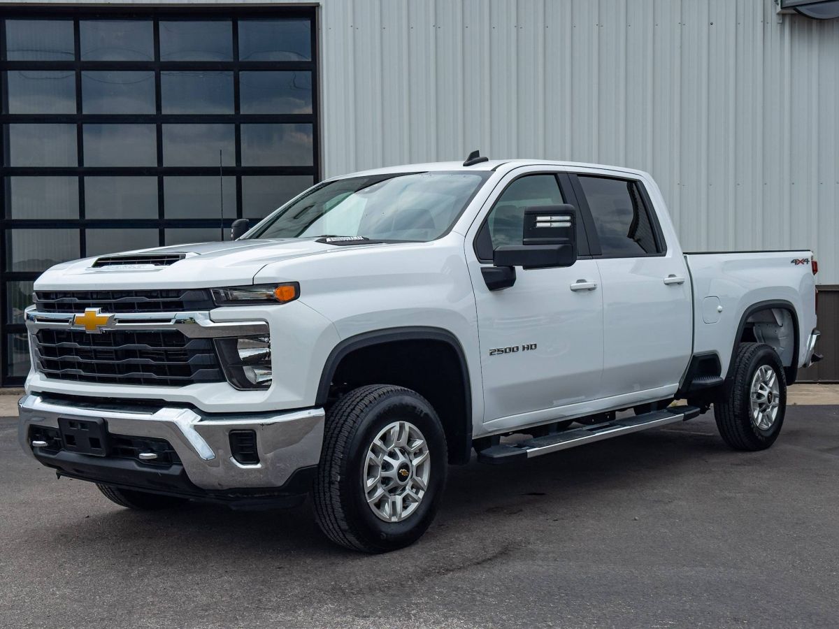 2026 Chevrolet Silverado HD LT 4WD Crew Cab Standard Box's photo