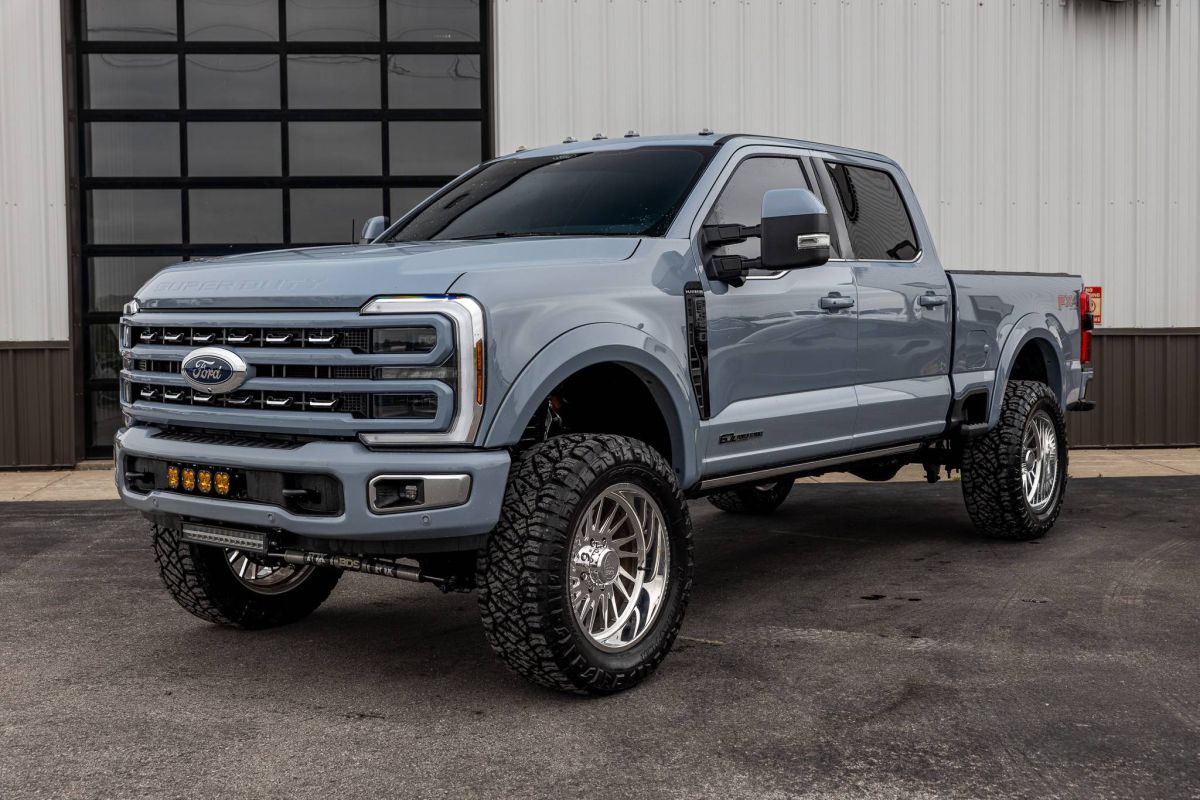 2025 Ford F-350 Platinum 4x4 Crew Cab 6-3/4' Box SRW's photo