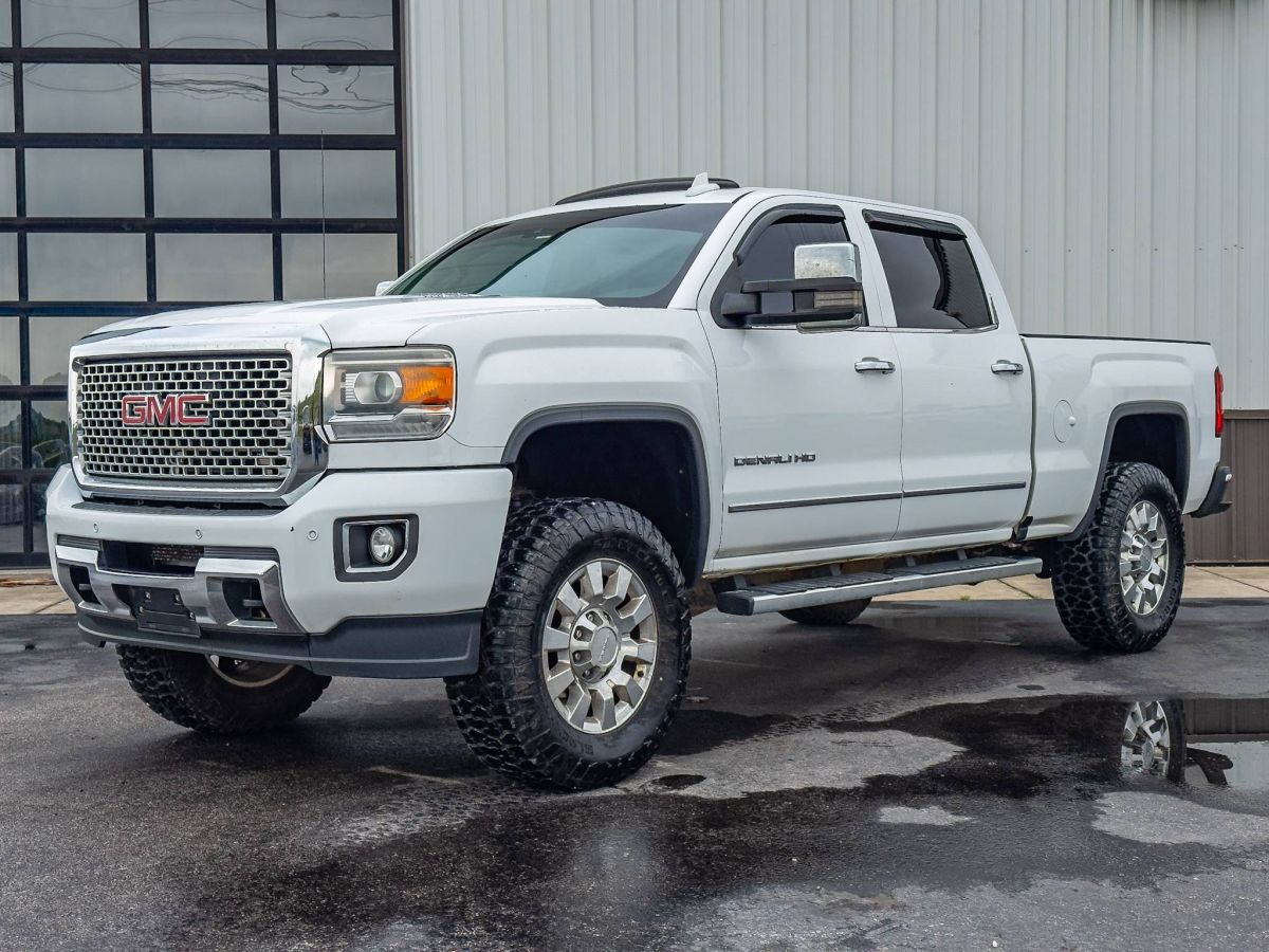 2016 GMC Sierra 4WD Crew Cab Standard Box Denali's photo