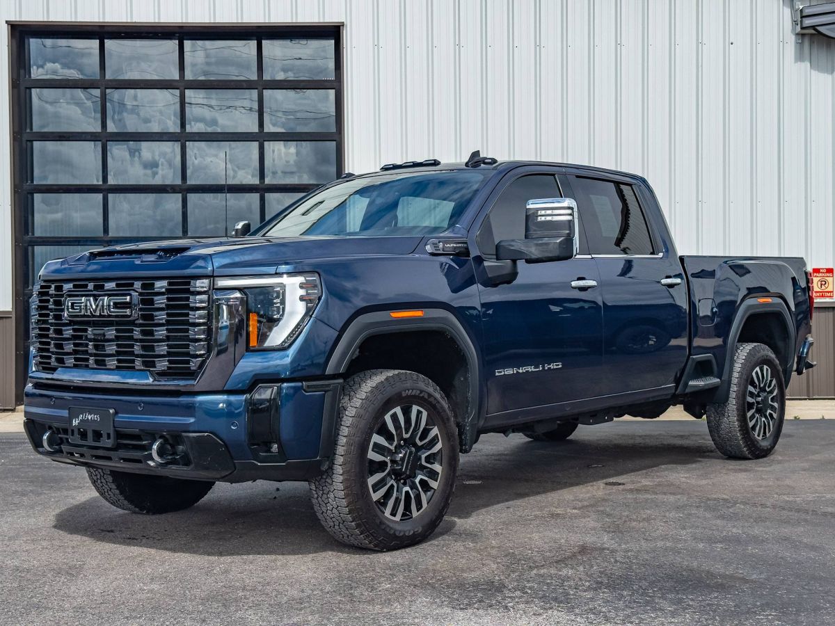 2024 GMC Sierra Denali Ultimate 4WD Crew Cab Long Box SR's photo