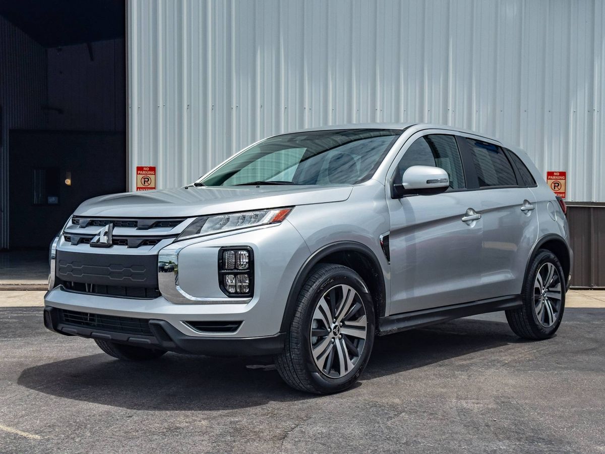 2025 Mitsubishi Outlander Sport 2.0 SE AWC CVT's photo