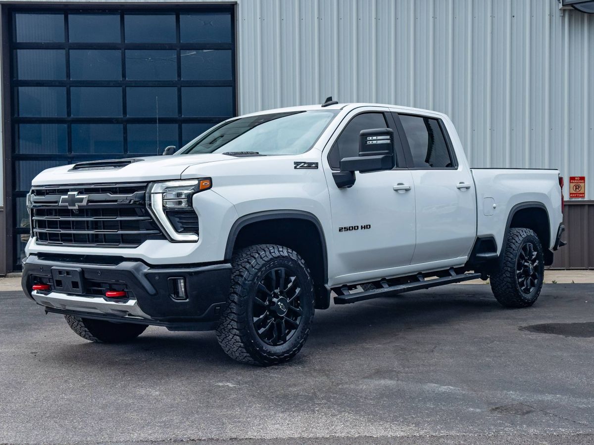 2025 Chevrolet Silverado HD LT 4WD Crew Cab Standard Box's photo