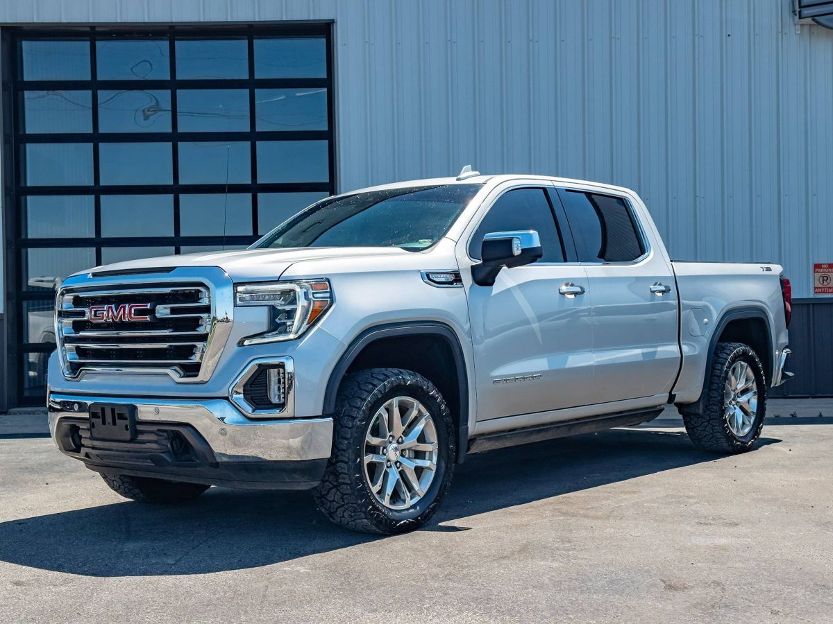 2022 GMC Sierra 4WD Crew Cab Short Box SLT's photo