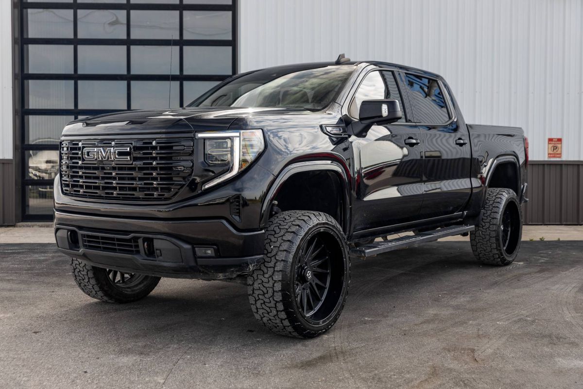 2022 GMC Sierra 4WD Crew Cab Short Box Elevation's photo