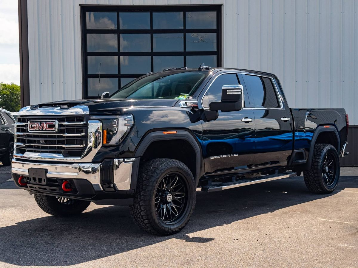 2025 GMC Sierra 4WD Crew Cab Standard Box SLT's photo