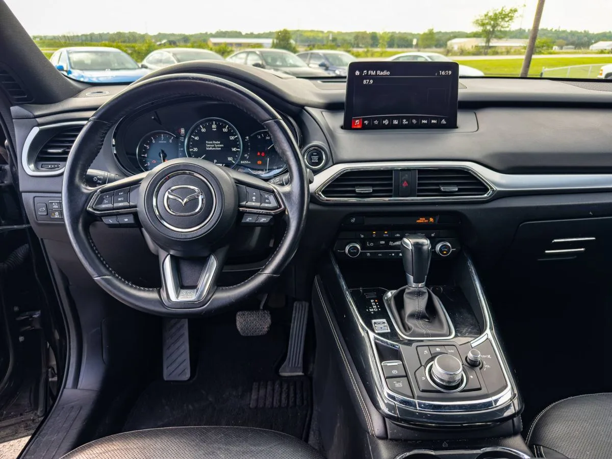 Dashboard, steering wheel and touchscreen of a Mazda CX-9 photographed at ReCar